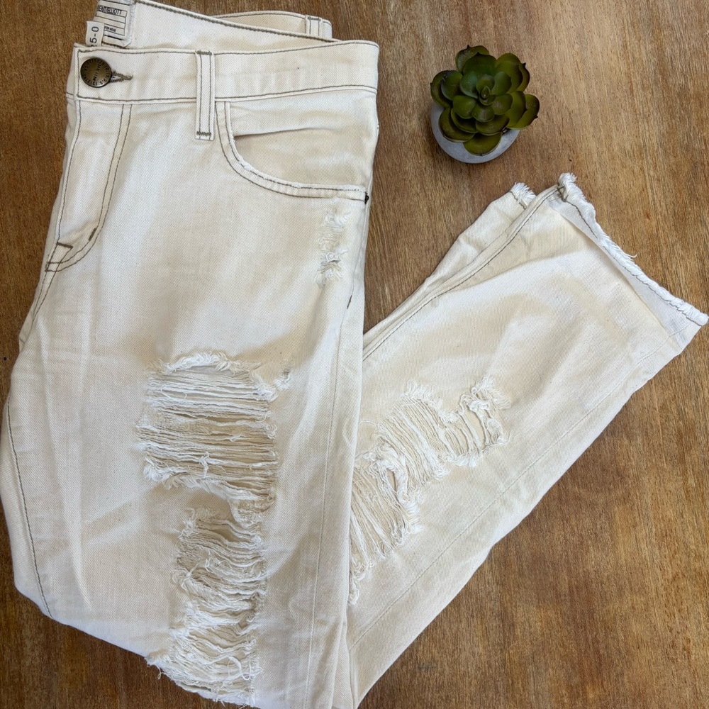 SZ 25 Current Elliot The Fling/Raw Edge. Low Rise Boy Friend Jeans.